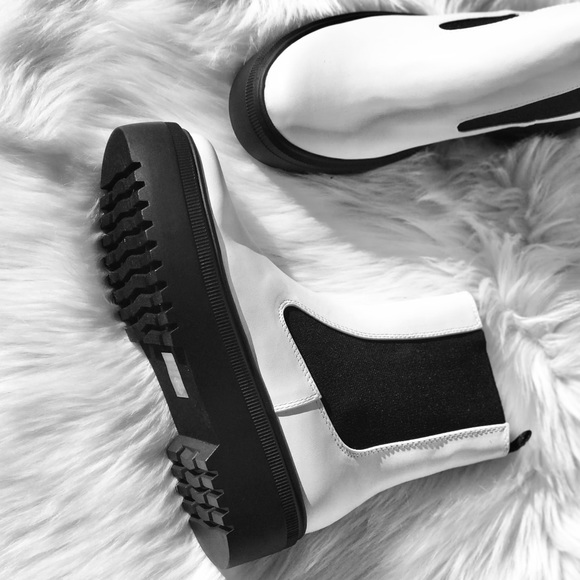 Soda Reeve White Platform Chelsea Lug Flat Boot - Picture 5 of 6